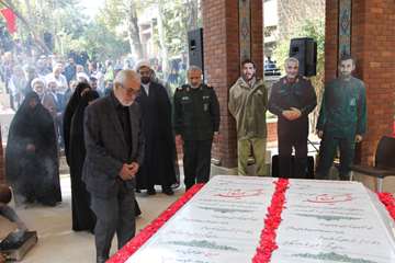 مراسم رونمایی از یادمان شهدای گمنام